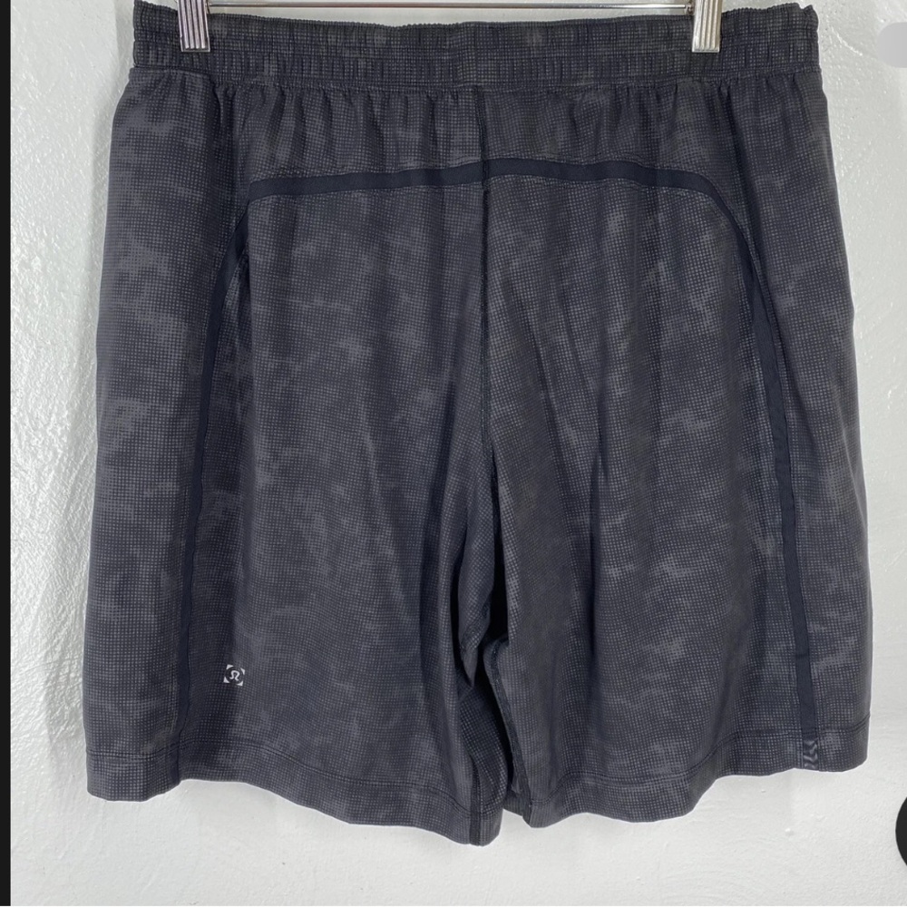 Lululemon Men's Gym Shorts 9" Lined Black/Gray Size Medium